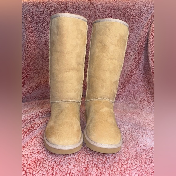 UGG Classic EXCELLENT CONDITION Tall tan boot SIZE 9 - Picture 6 of 9